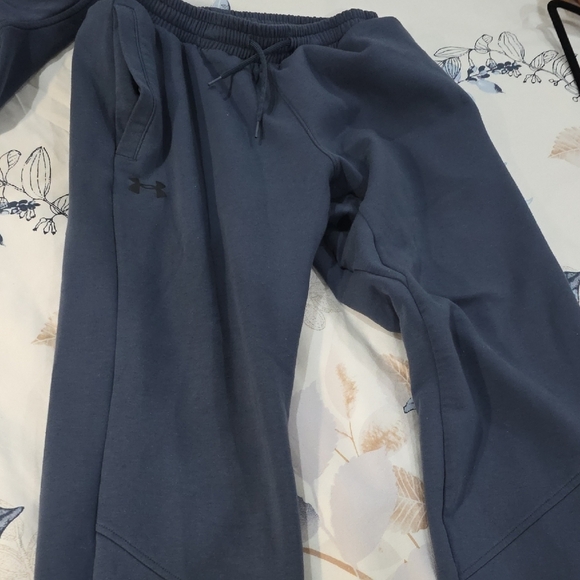 Under Armour Dark Blue Pullover - Picture 3 of 4